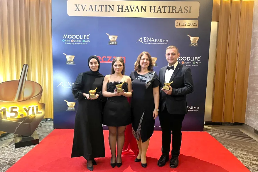 Altin Havan Odulu 2 - TÜ mezunu genç eczacıya Altın Havan Ödülü