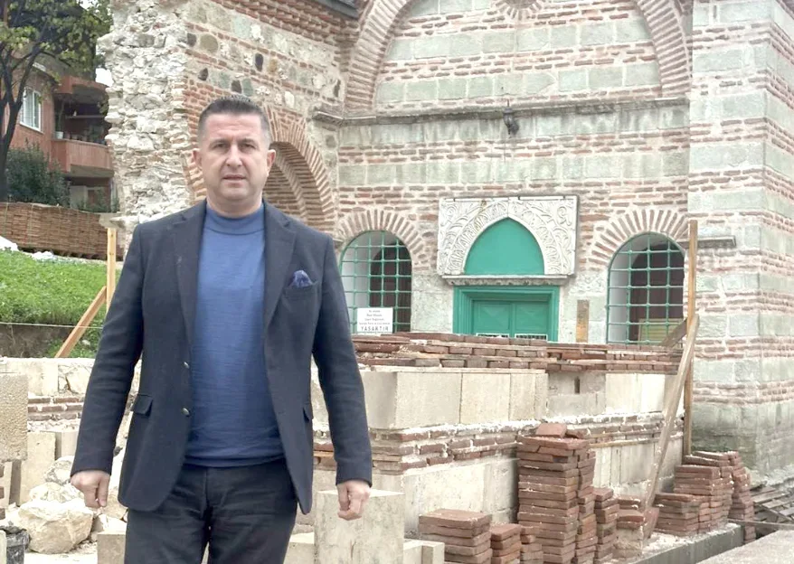 Baskan Geldi Bursa 3 e1765275736903 - Başkan Geldi, Bursa’da Trakyalılar Gecesi’ne katıldı