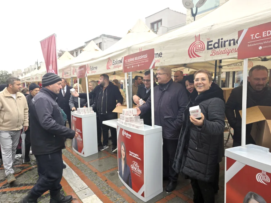 Edirne’de Regaip Kandili ikramla karşılandı