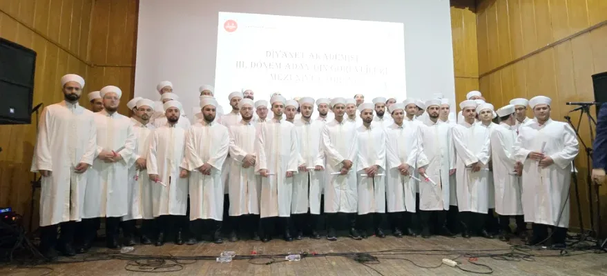 Din Gorevlileri Mezuniyet 4 e1765459439849 - Edirne Dini İhtisas Merkezi’nde mezuniyet coşkusu
