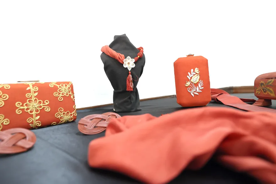 Edirne Kirmizisi 5 - “Efsane renk” Edirne kırmızısı usta ellerde moda ürünlerine dönüşüyor