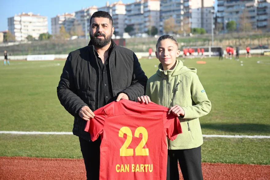 12 yaşındaki Can, Edirnespor’a harçlığını bağışladı