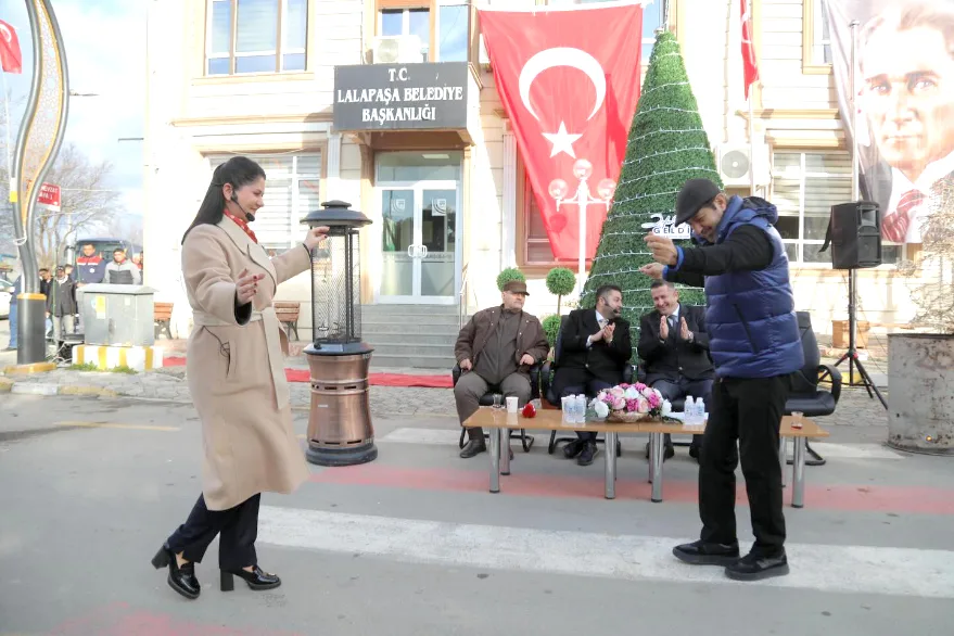 Gencan Gobek Atti - Gencan’dan göbek şov