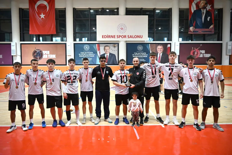 Kırkpınar Spor Lisesi hentbolda rakip tanımadı
