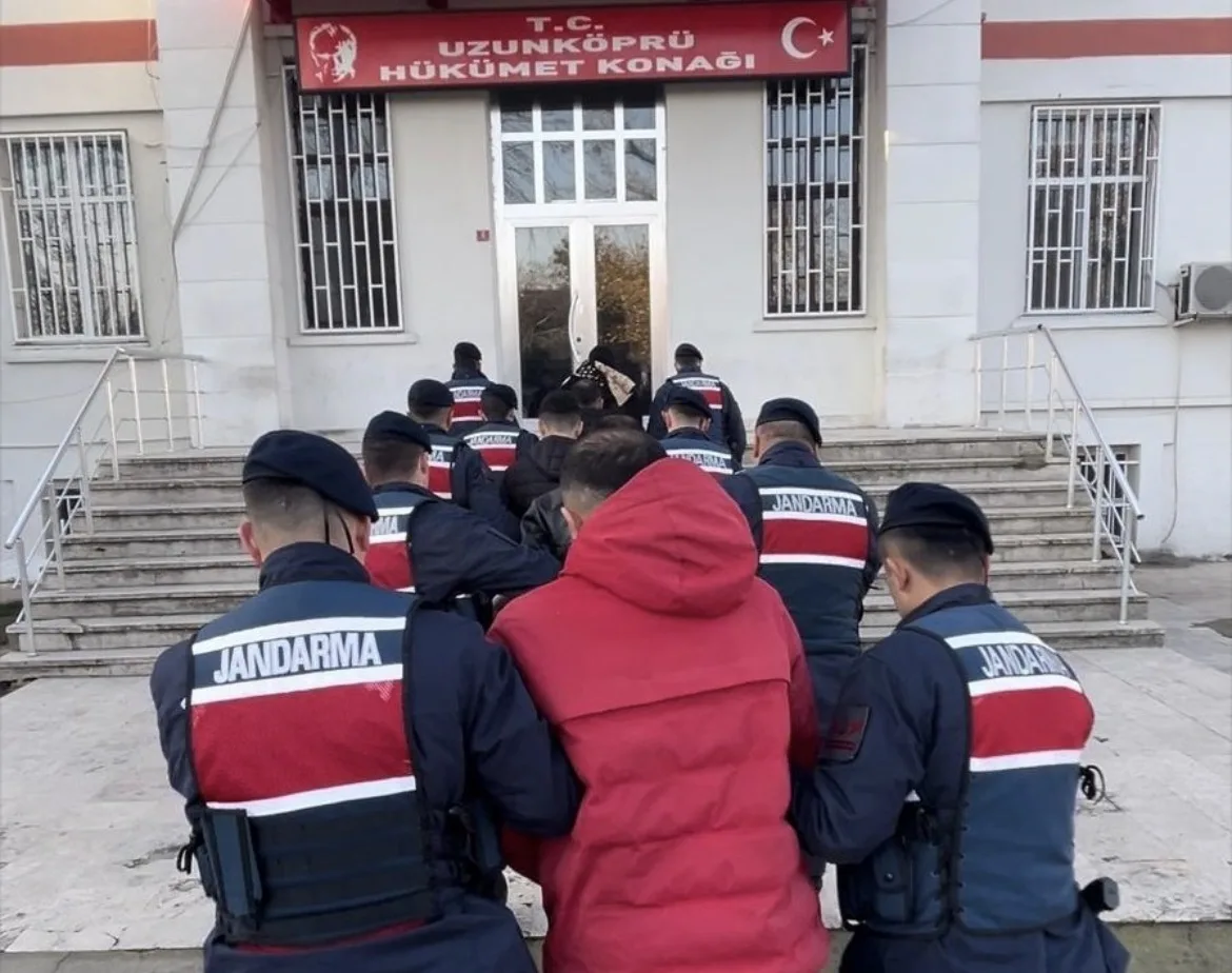 Edirne’de yurt dışına kaçmaya çalışırken yakalanan 5 şüpheli tutuklandı
