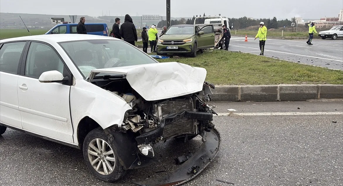 Edirne’de iki otomobilin çarpıştığı kazada 7 kişi yaralandı
