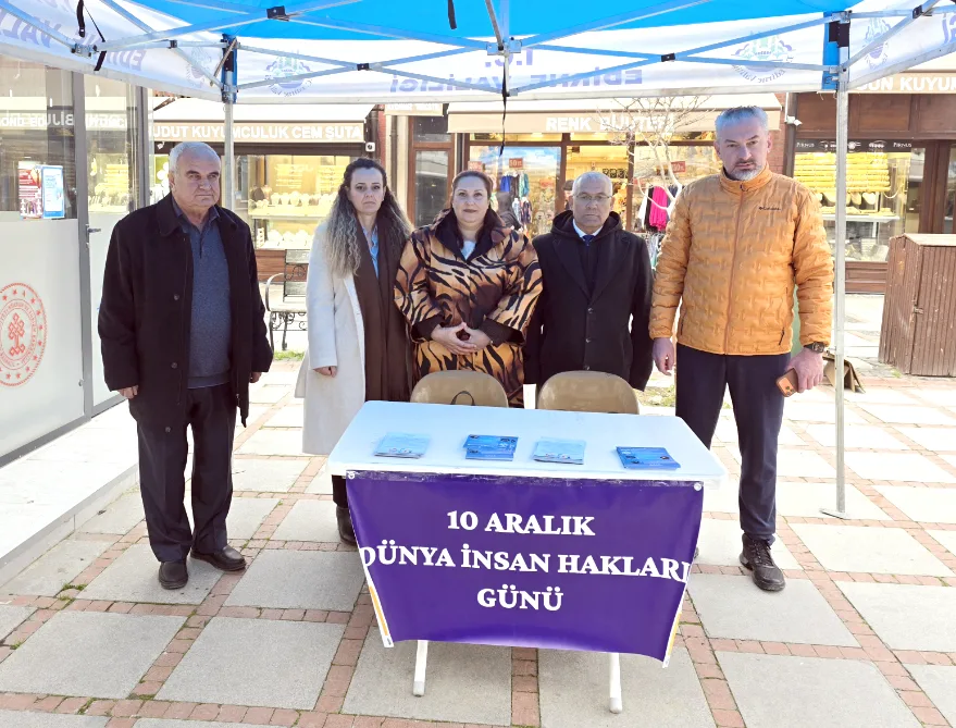Saraçlar Caddesi’nde İnsan Hakları’na dikkat çektiler