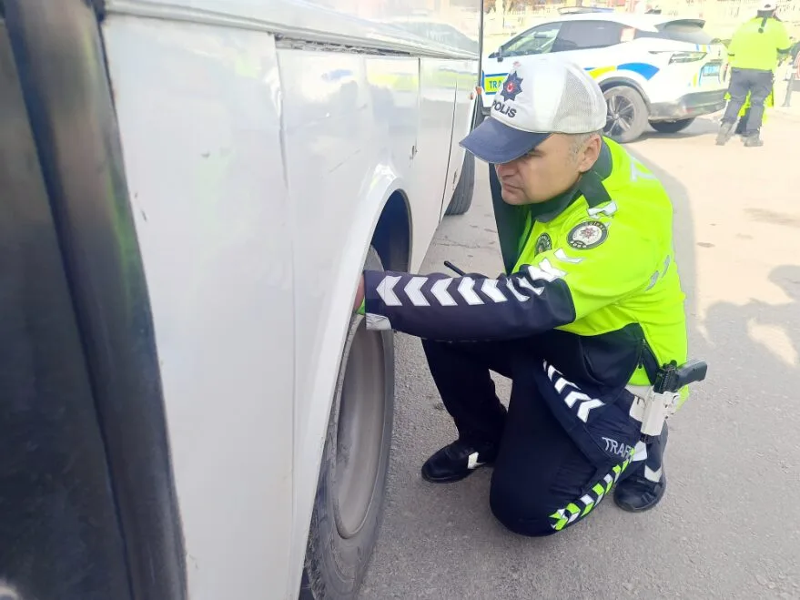 Kis Lastigi Denetimi 1 1 - Edirne’de ticari araçlarda kış lastiği denetimi