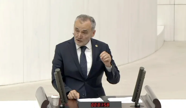 Akalın, hükümetin dış politikasını sert sözlerle eleştirdi