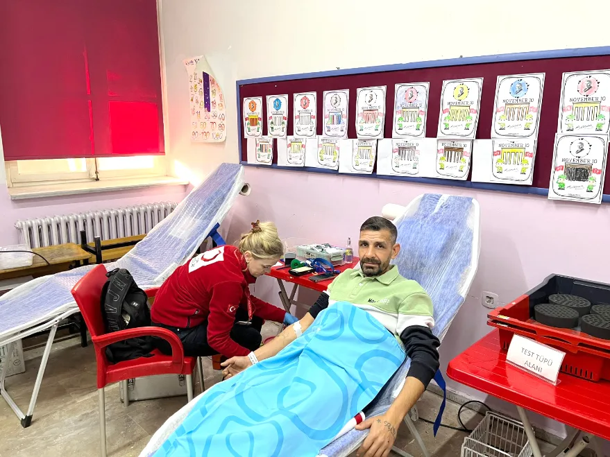 Veliler ve öğretmenler kan bağışında bulundu