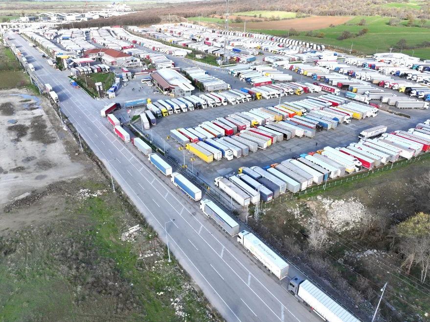 Yunanistan’daki çiftçi eylemi TIR trafiğini vurdu