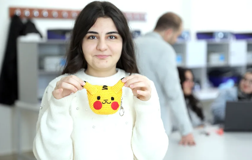 Üniversite öğrencileri, kadınlar için anahtarlık şeklinde acil yardım butonu tasarladı