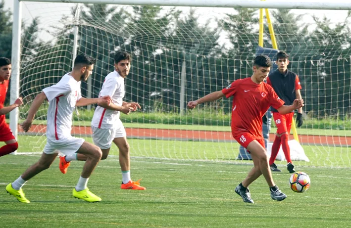 Dostluk futbolu 3 - Tekirdağ’da Roman gençler dostluk maçı yaptı