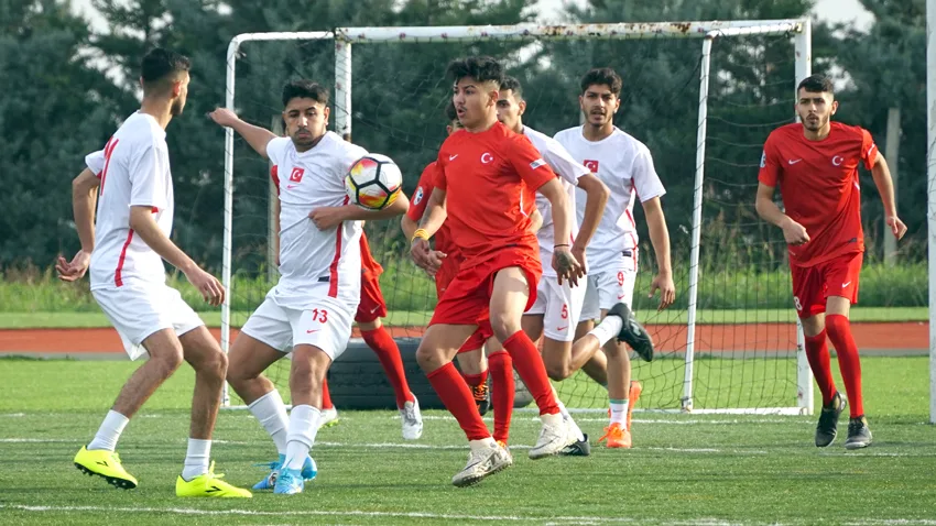 Tekirdağ’da Roman gençler dostluk maçı yaptı