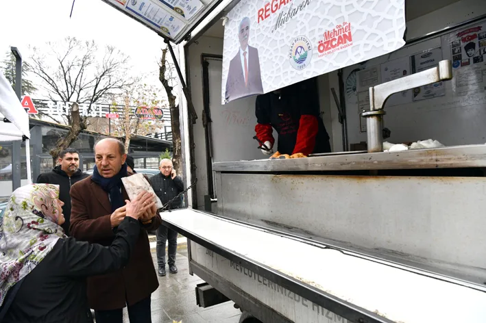 Kandil lokmasi 2 - Keşan Belediyesi, Regaip Kandili’nde lokma dağıttı