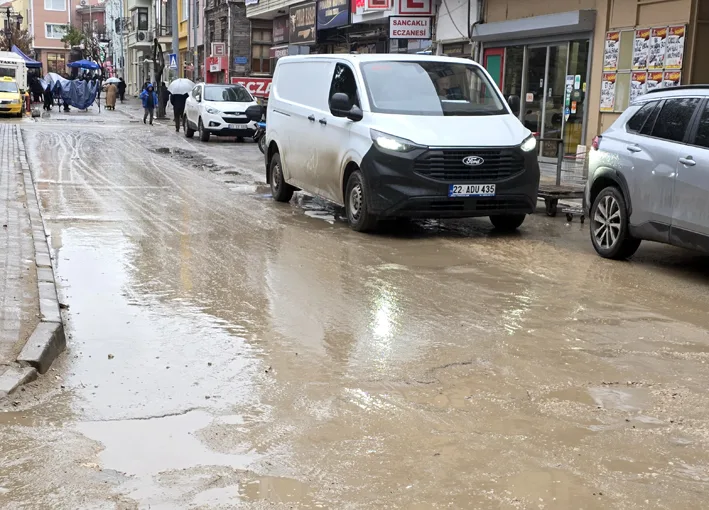 Kotu yollar ve caddeler 2 - “Kaleiçi değil, Çamuriçi”