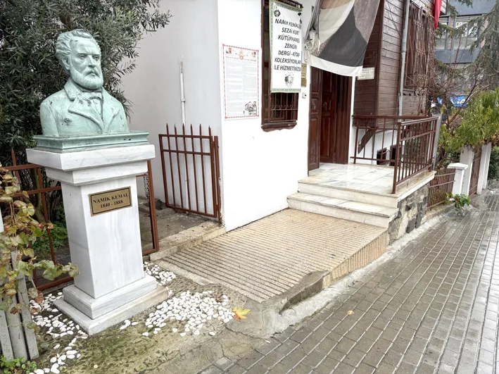 Namik kemalin vefatinin yil donumu 2 - “Vatan şairi” Namık Kemal vefatının 137. yılında anılıyor