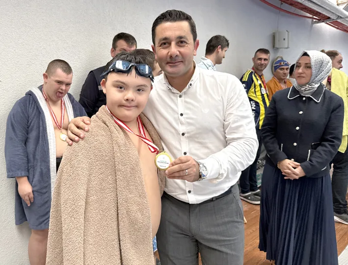 Ozel cocuklar yuzme yarisi 2 - Tekirdağ’da “özel çocuklar” yüzme yarışında mücadele etti