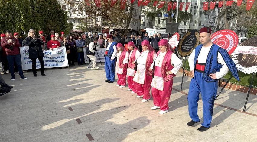 Tekirdağ’da “özel öğrenciler” halk oyunları gösterisi sundu