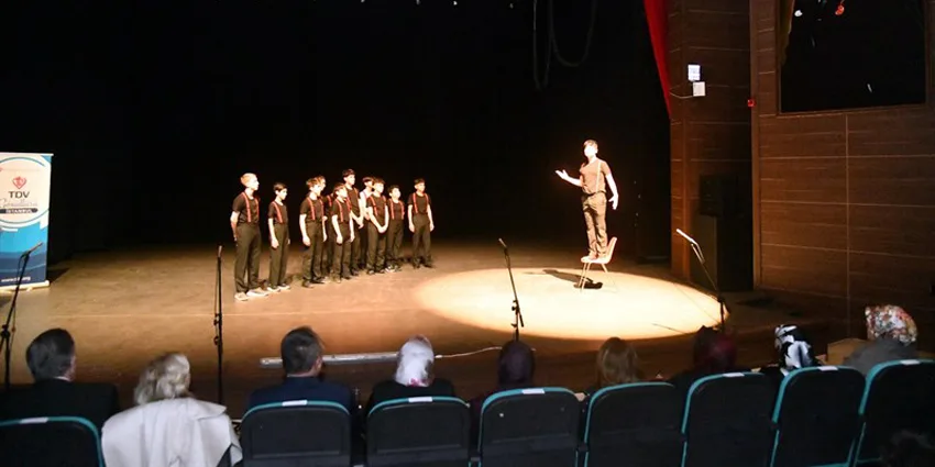 Tekirdağ’da “Altın çağ” adlı tiyatro oyunu sahnelendi