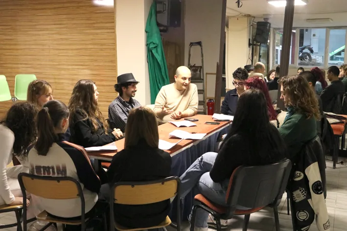Ugur 4 - Otizmli genç tiyatro eğitimleriyle sahne hayaline adım adım yaklaşıyor