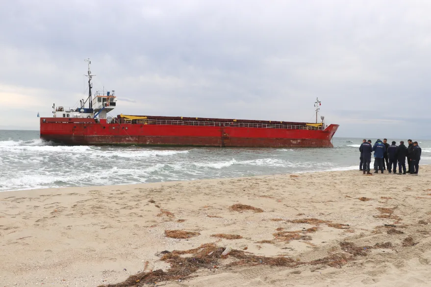 Tekirdağ’da karaya oturan geminin kurtarılması için çalışmalar sürüyor