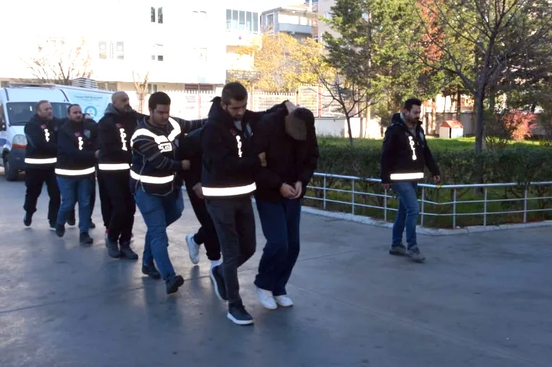 Kırklareli’nde “yağma” ve “gasp” yaptıkları iddiasıyla 7 şüpheli tutuklandı