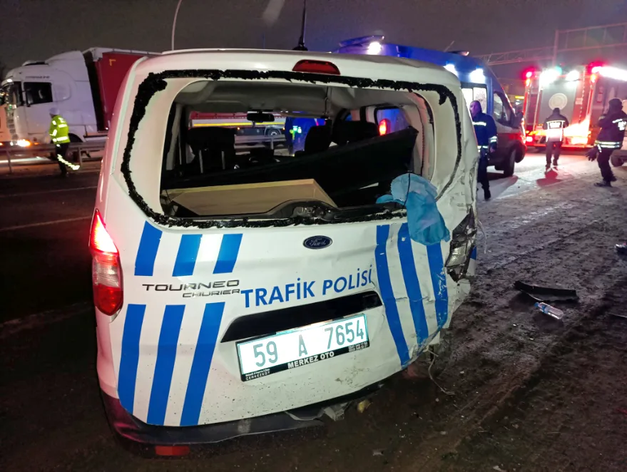 Tekirdağ’da park halindeki polis aracına çarptı: 2 yaralı