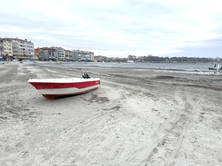 Tekirdağ’da Marmaraereğlisi sahilinde deniz suyu çekildi