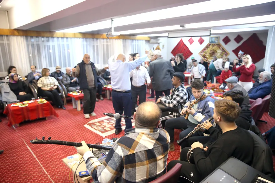 AA 20260121 40321150 40321147 EDIRNEDE HUZUREVI SAKINLERI ICIN SIRA GECESI DUZENLENDI - Edirne’de huzurevi sakinleri için sıra gecesi düzenlendi