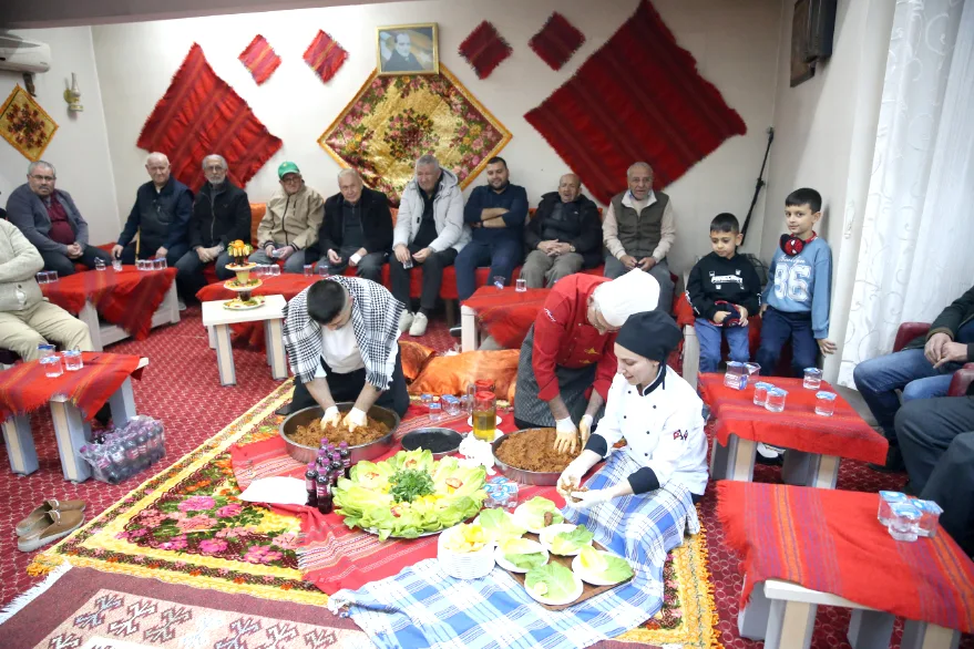 Edirne’de huzurevi sakinleri için sıra gecesi düzenlendi