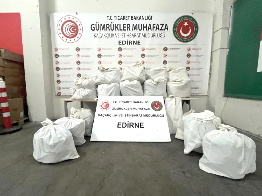 Kapıkule’de iki otomobilde 20 kilo 812 gram esrar ele geçirildi
