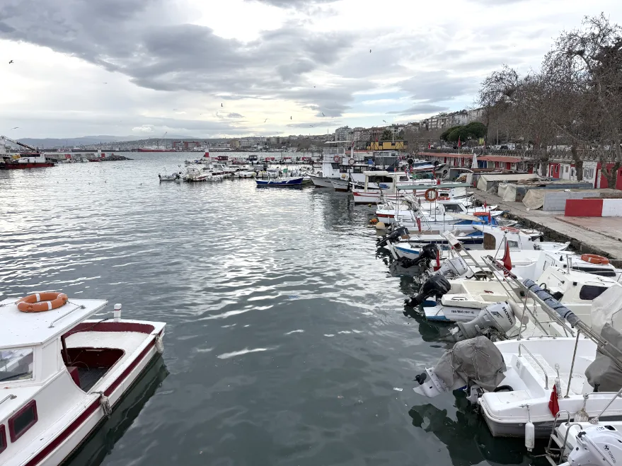 Tekirdağlı küçük tekne balıkçıları karides için ağ atmaya hazırlanıyor