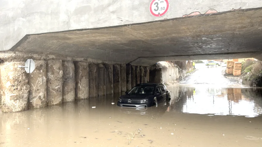 Edirne’de sağanak, su baskınlarına neden oldu