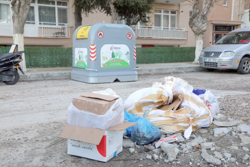 Edirne’de gelişi güzel atılan çöpler tepki topladı