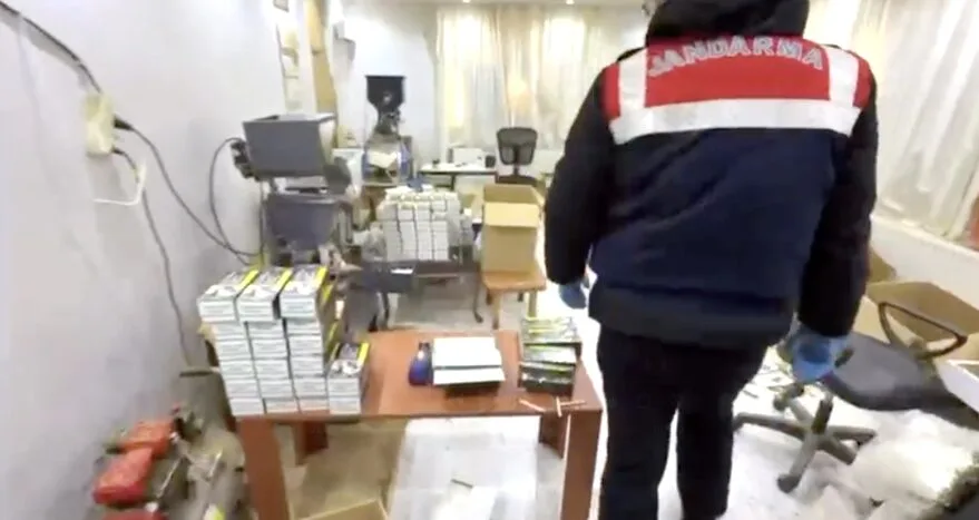 Edirne’de jandarmadan kaçak sigara imalathanesine baskın