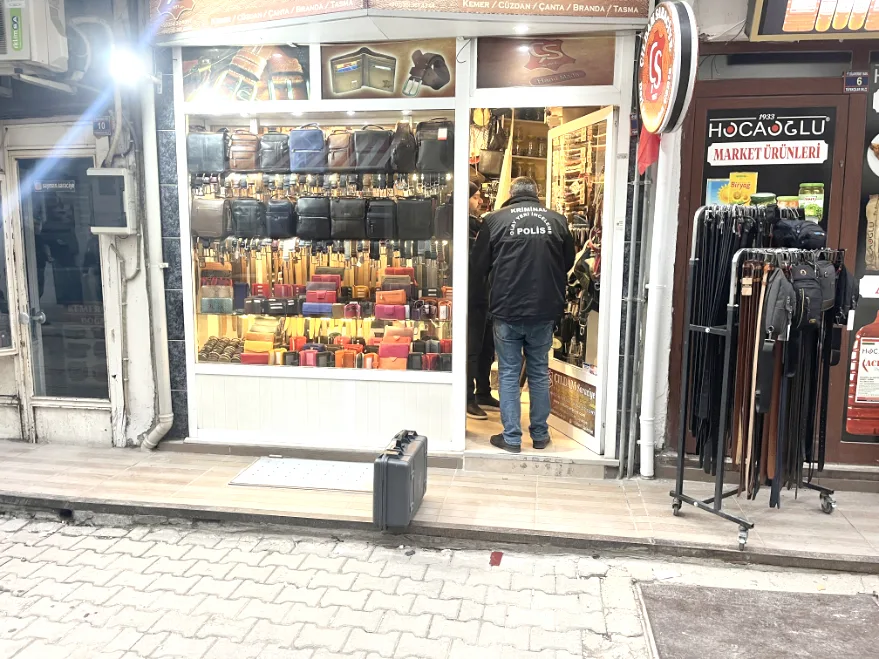 Edirne’de 3 iş yerine giren hırsız para ve telefon çaldı