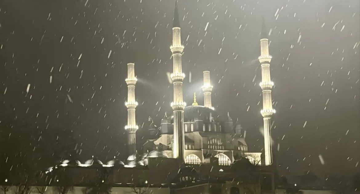 Edirne ve Kırklareli’nde kar yağışı başladı