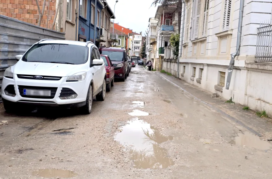 Kaleici Altyapi 3 - Kaleiçi’nde çamur ve çukur isyanı