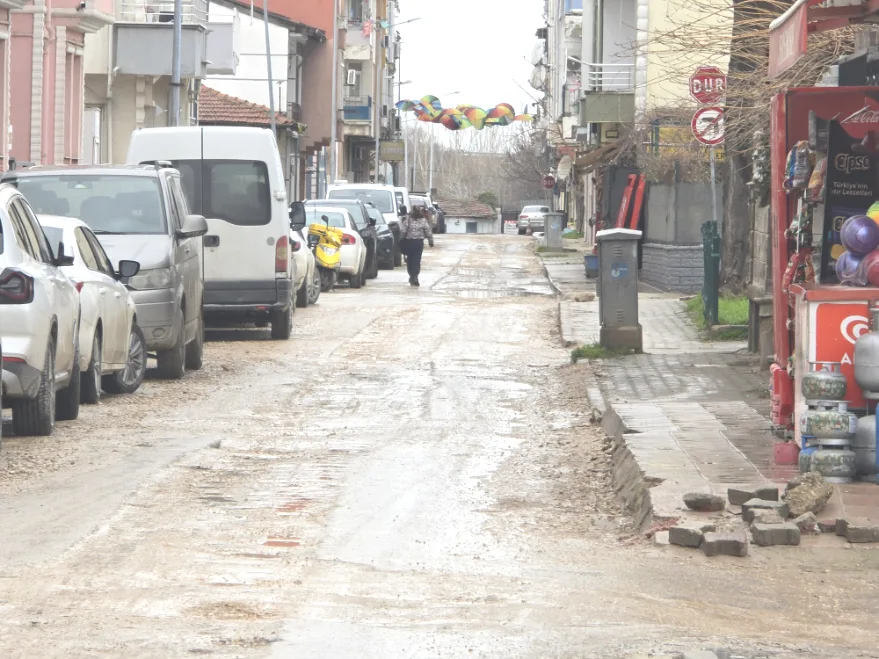 Kaleici Altyapi 4 - Kaleiçi’nde çamur ve çukur isyanı