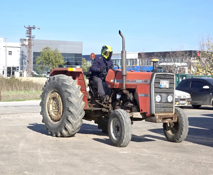 Traktör sürücüsü Formula 1 havası estirdi