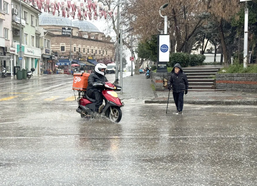 Edirne’de sağanak etkili oluyor