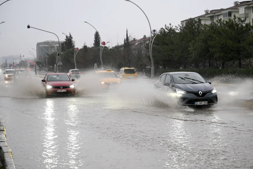Edirne’nin güneyine kuvvetli sağanak uyarısı!