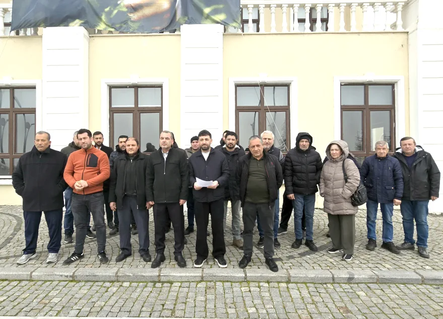 Edirne’de Ulus Pazarı’nın kapatılmasına belediye önünde tepki