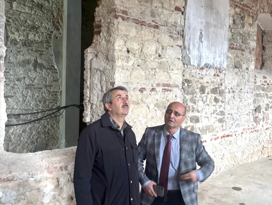 Vali Sezer Mahmudiye Kislasi 2 - Mahmudiye Kışlası’nda restorasyon sürüyor
