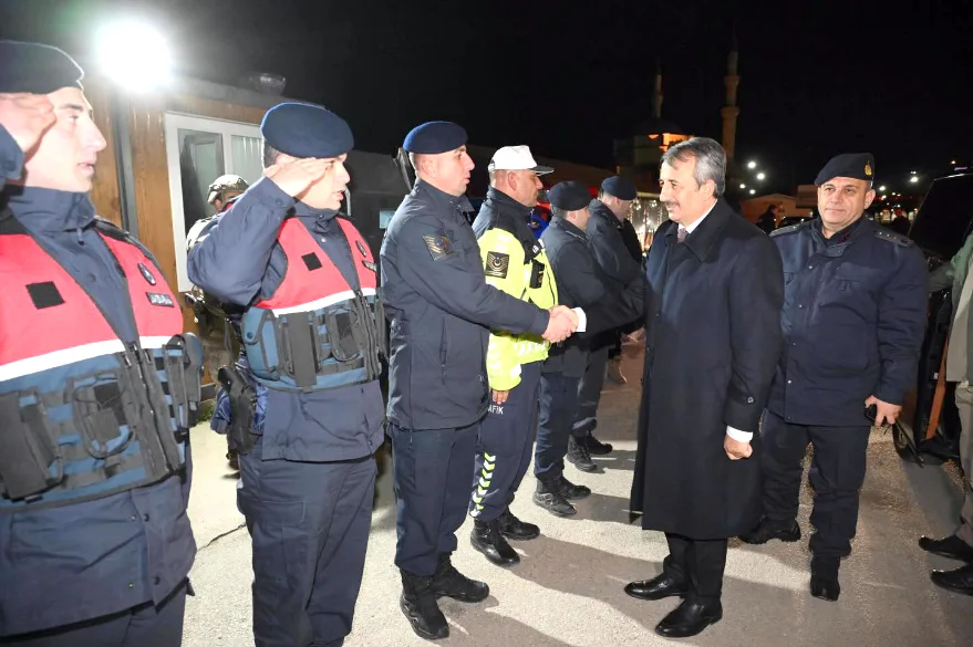 Vali Sezer, yeni yılı sahada karşıladı