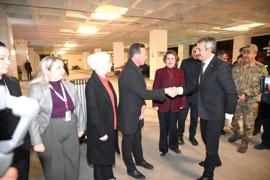 Vali Sezer Yeni Yil Ziyaretleri 7 - Vali Sezer, yeni yılı sahada karşıladı