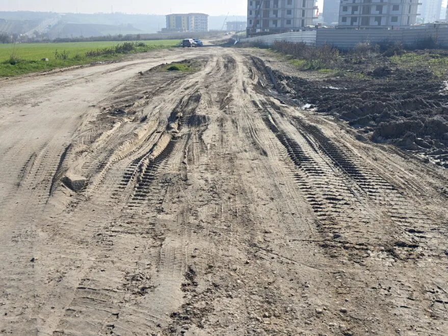 Edirne’de yeni yerleşimde yol çilesi herkesi isyan ettirdi