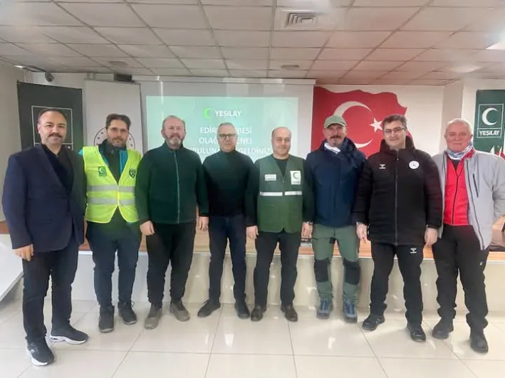 Yeşilay’da Muzekka Bayrak yeniden başkan seçildi
