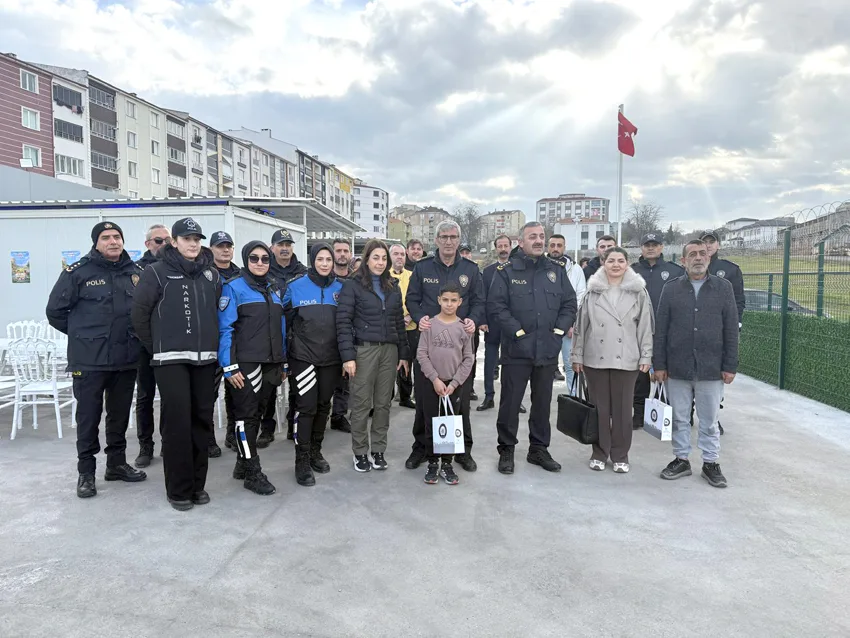 Emniyet muduru ve roman cocuklar 2 - Tekirdağ Emniyet Müdürü Turanlı roman çocuklarla buluştu